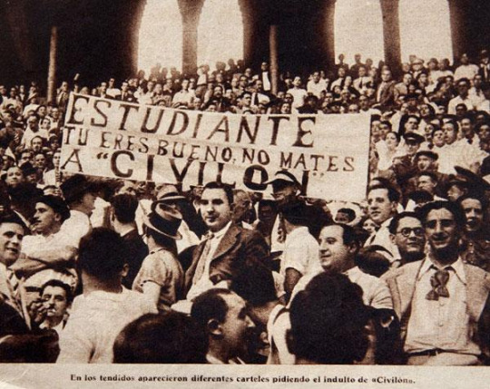 audience corrida at Barcelona sepia image